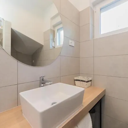 Villa Luxury Bellavista - Four Bedroom With Pool *