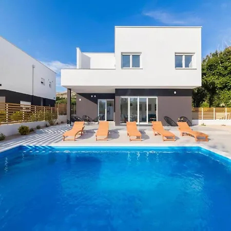 Villa Luxury Bellavista - Four Bedroom With Pool Pag Town