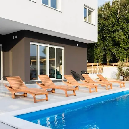 Villa Luxury Bellavista - Four Bedroom With Pool