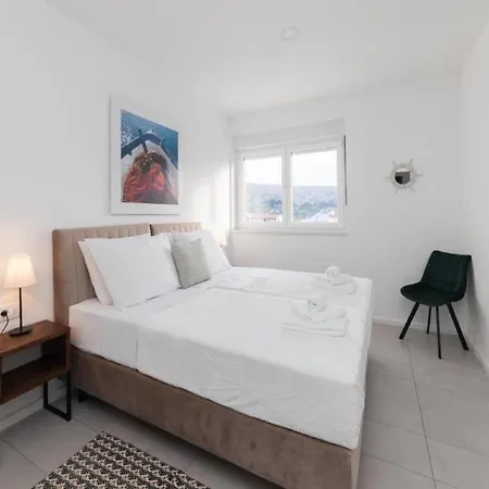 Villa Luxury Bellavista - Four Bedroom With Pool *
