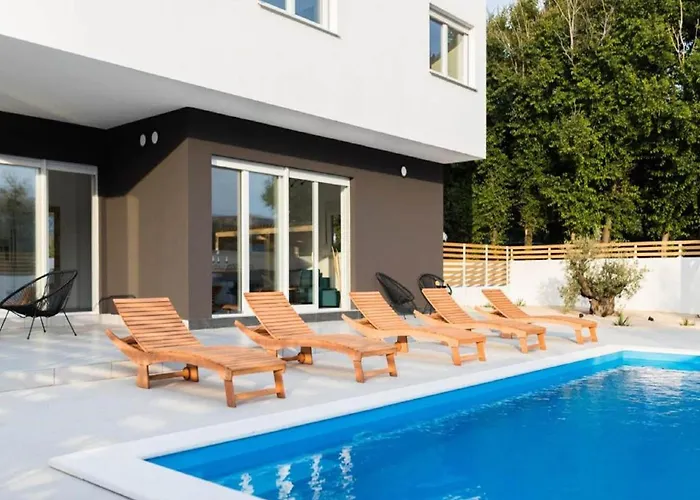 Villa Luxury Bellavista - Four Bedroom With Pool