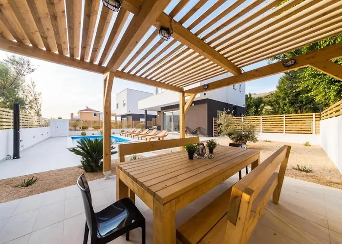 Luxury Bellavista - Four Bedroom With Pool