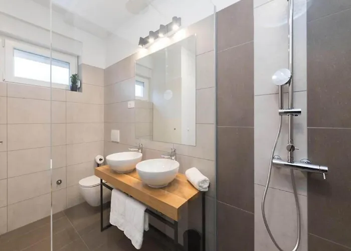 Villa Luxury Bellavista - Four Bedroom With Pool *