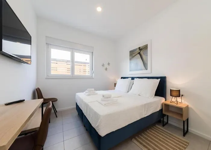 Luxury Bellavista - Four Bedroom With Pool Паг
