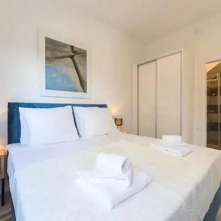 Luxury Bellavista - Four Bedroom With Pool Βίλα