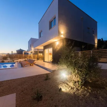 Luxury Bellavista - Four Bedroom With Pool