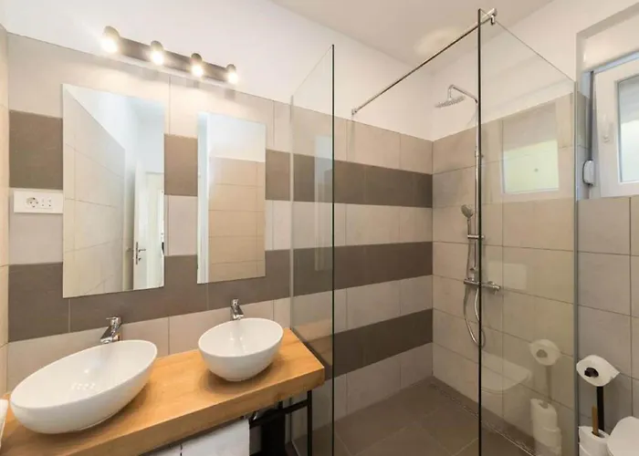 Luxury Bellavista - Four Bedroom With Pool * Pag Town