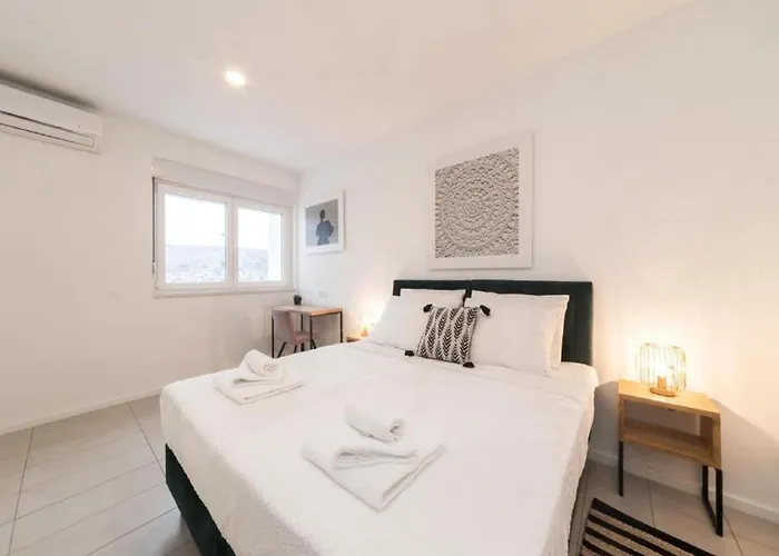 Luxury Bellavista - Four Bedroom With Pool