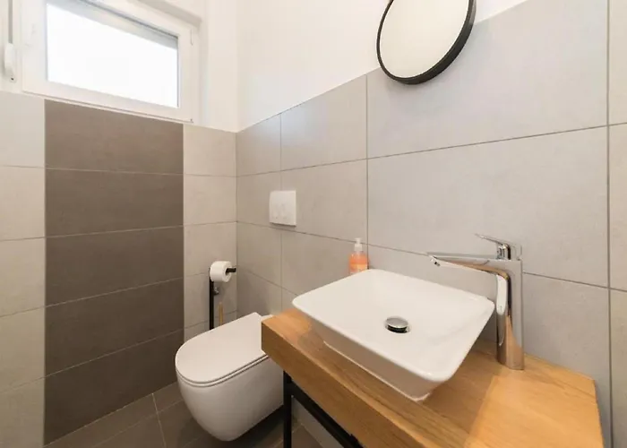 Luxury Bellavista - Four Bedroom With Pool Βίλα