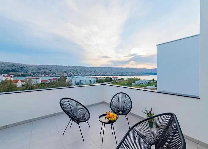 Luxury Bellavista - Four Bedroom With Pool