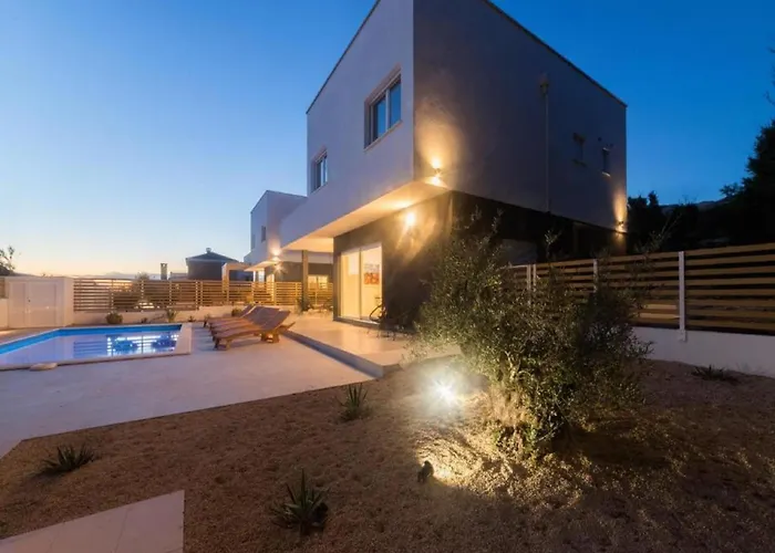 Luxury Bellavista - Four Bedroom With Pool