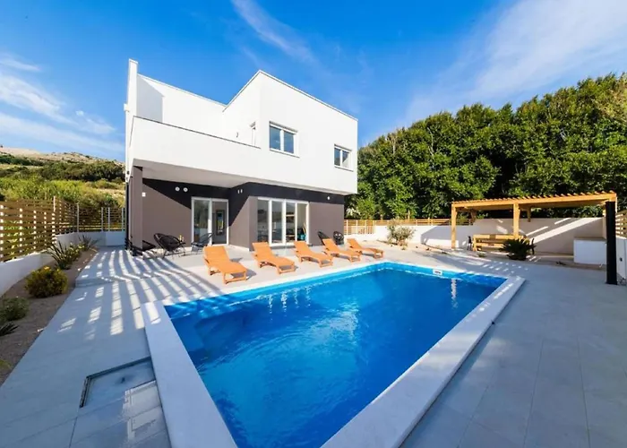Luxury Bellavista - Four Bedroom With Pool Βίλα