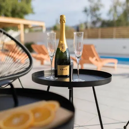 Luxury Bellavista - Four Bedroom With Pool Villa