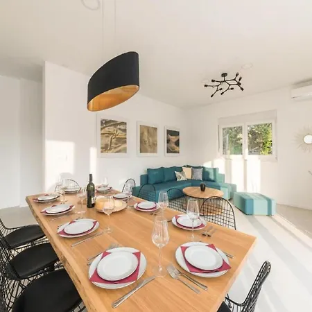 Villa Luxury Bellavista - Four Bedroom With Pool Pag Town