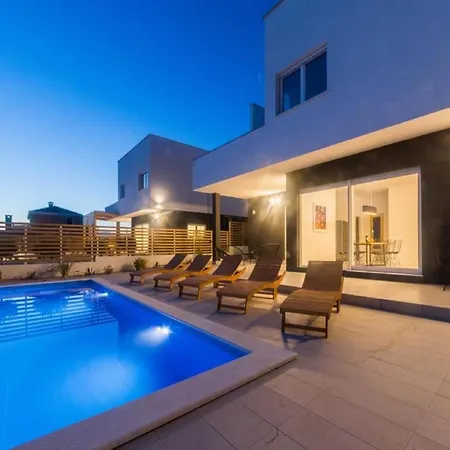 Villa Luxury Bellavista - Four Bedroom With Pool