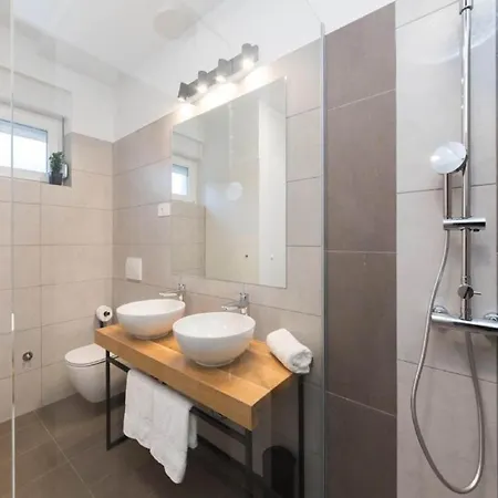 Villa Luxury Bellavista - Four Bedroom With Pool *