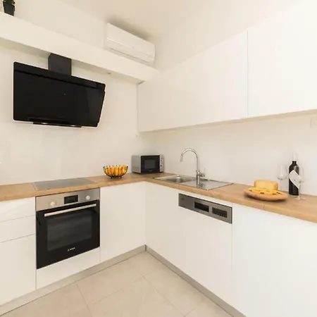 Luxury Bellavista - Four Bedroom With Pool * Pag Town
