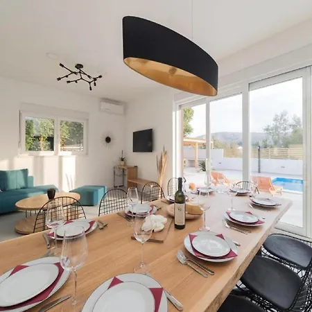 Villa Luxury Bellavista - Four Bedroom With Pool